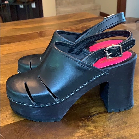 clogs with heel strap